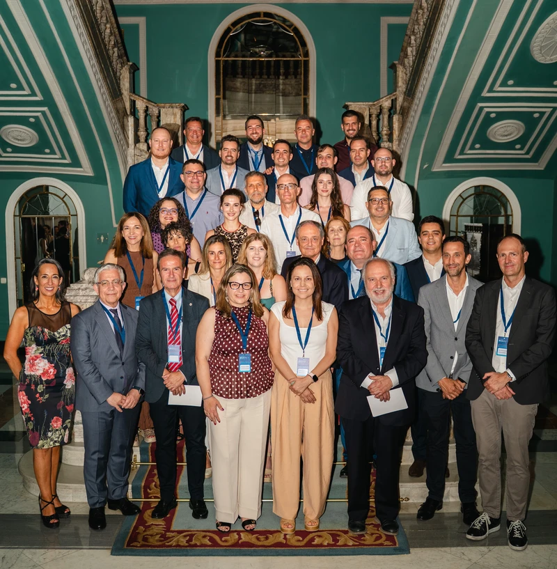 Los estudiantes recién graduados con el equipo de ENAIRE, UPM y UAM. Foto: Enaire